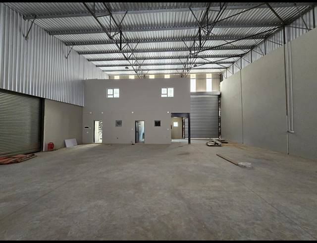 350M² WAREHOUSE TO LET IN CLEVELAND